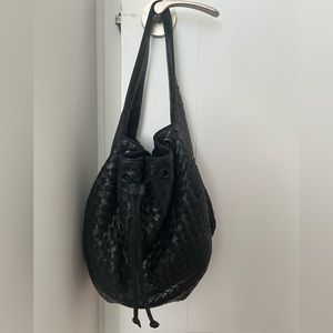 Bottega Veneta vintage Intrecciato drawstring shoulder bag in Black